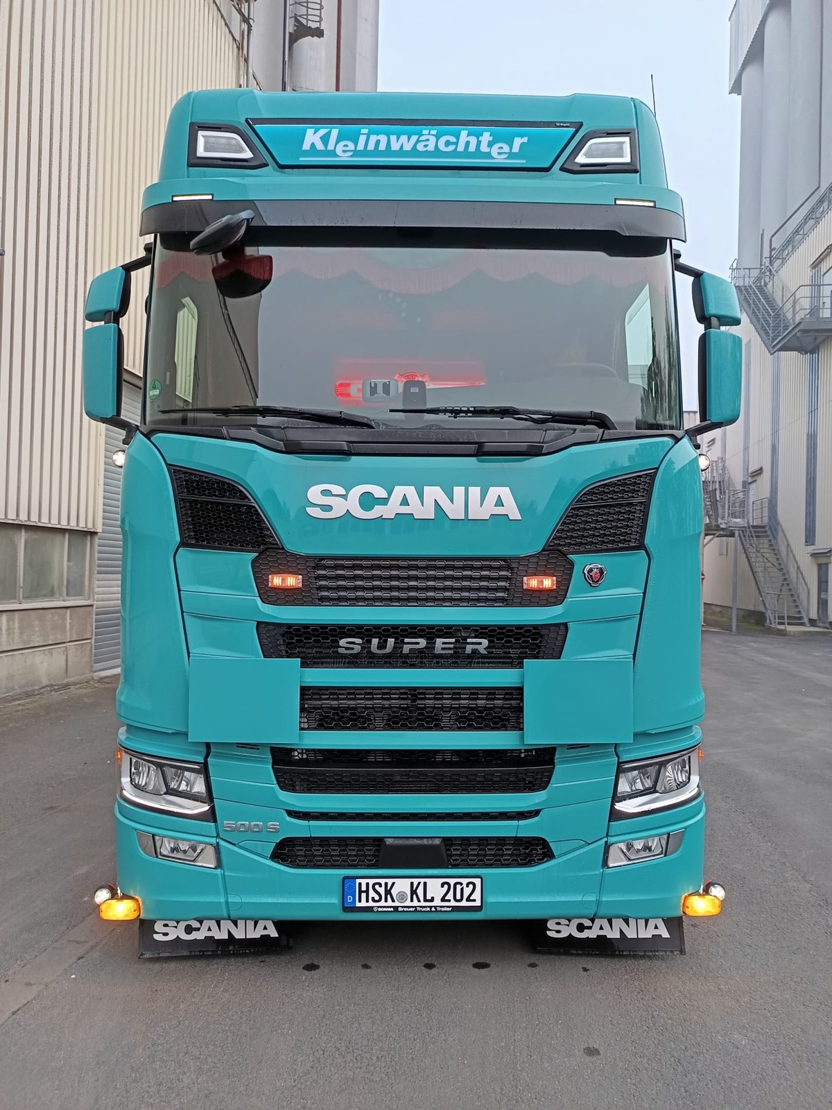 Frontansicht eines Kleinwächter Scania Silofahrzeugs